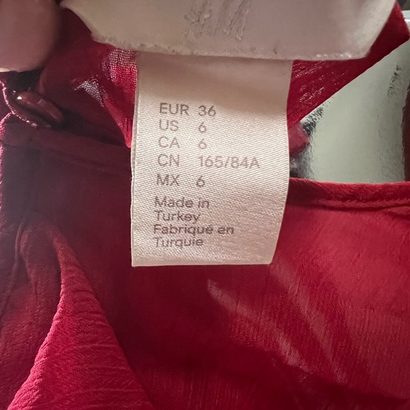 H&M open shoulder ruffle blouse - Picture 5 of 5